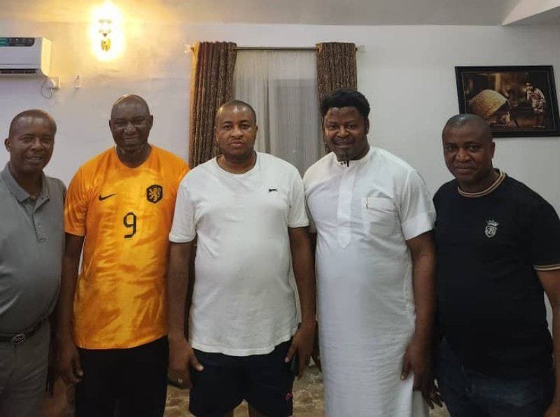 ultimate commanderm1656116758099957851